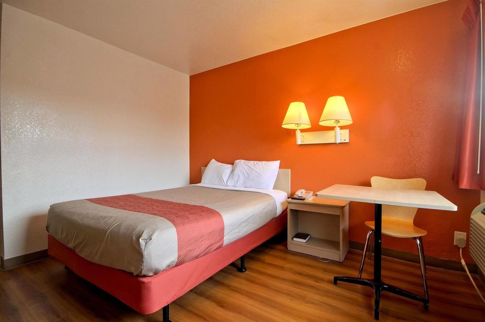 แทรเวลลอดจ์ บาย วินด์แฮม พอมพาโน บีช Hotel ปอมปาโนบีช ภายนอก รูปภาพ
