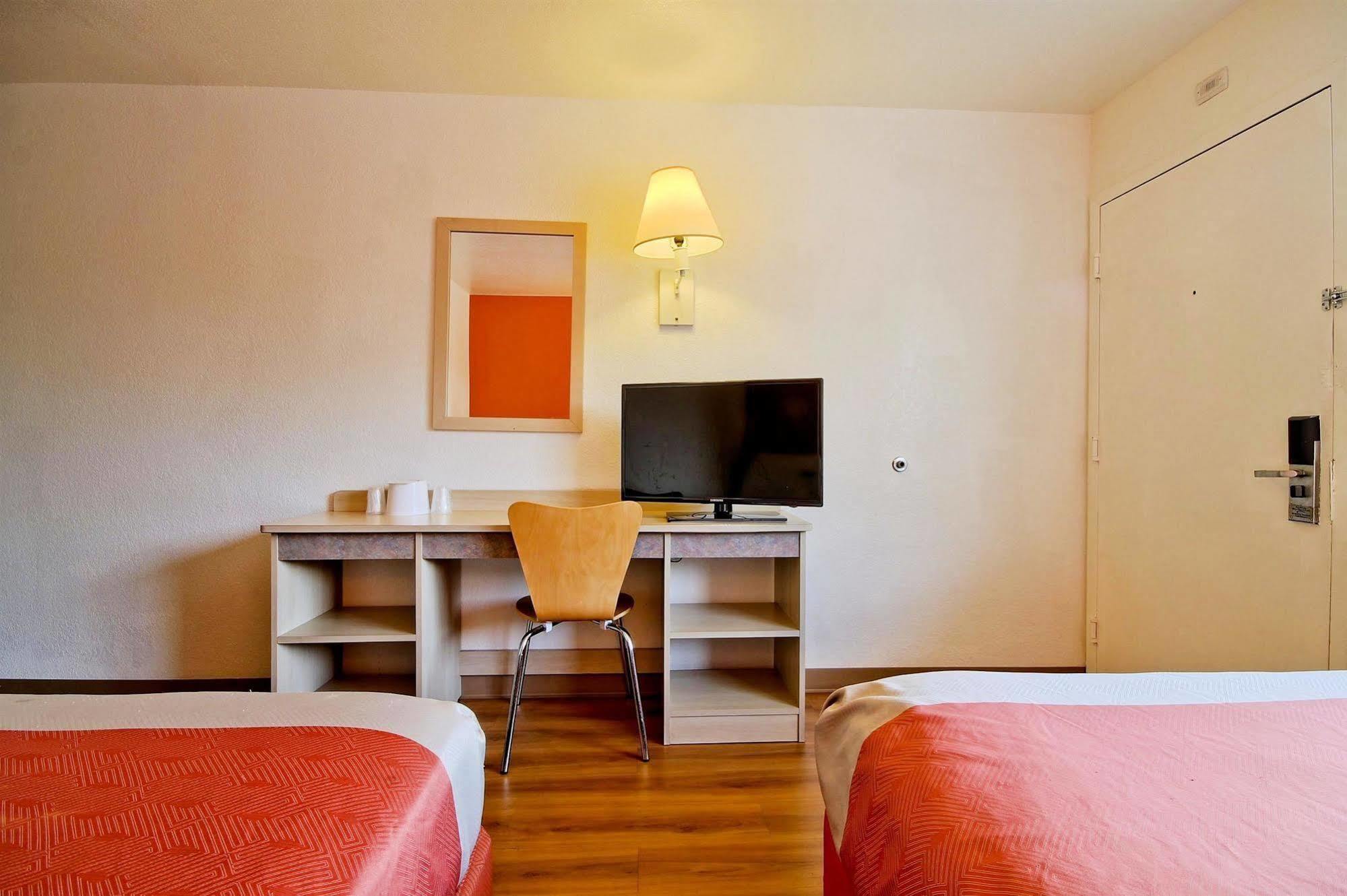 แทรเวลลอดจ์ บาย วินด์แฮม พอมพาโน บีช Hotel ปอมปาโนบีช ภายนอก รูปภาพ